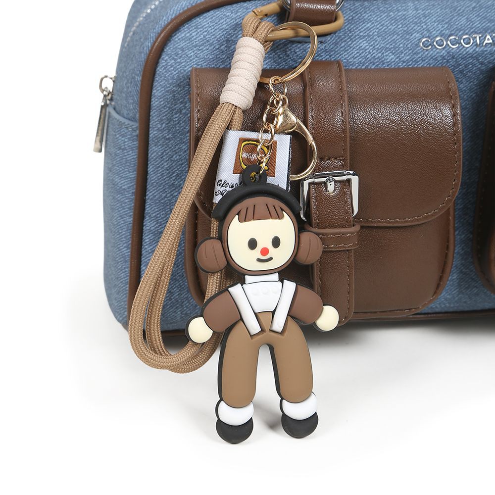 Denim patchwork shoulder bag details show 001 Denim patchwork shoulder bag details show 001